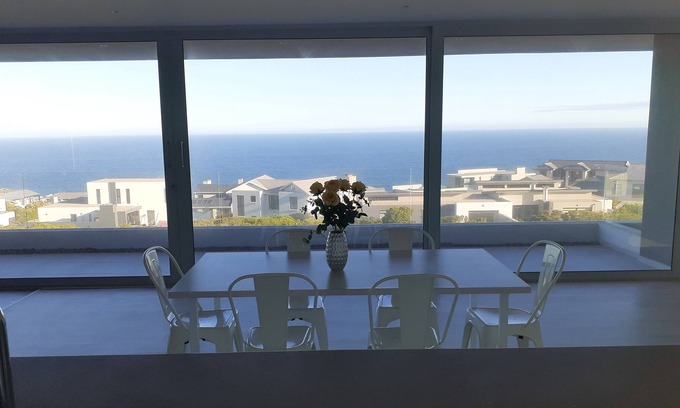 Pinnacle Point Casa | Modern, cozy house located in award winning golf estate with wood-fired hot tubs