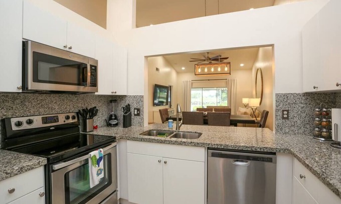 Lely Golf Estates Casa | Modern Cozy Lakeside retreat with stunning view