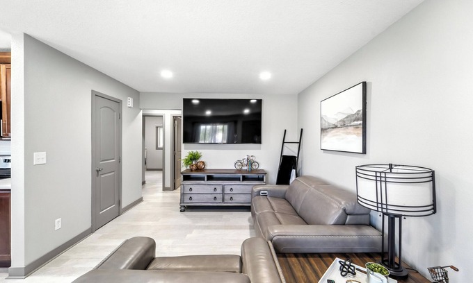 Pleasant Hill Apartamento | Modern, Cozy Living in Bright, Spacious 2BR/Perfect for Professionals