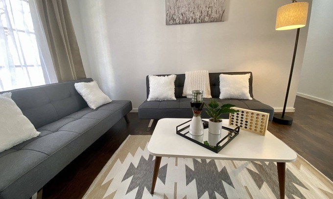 West Arlington Casa | Modern/ Cozy Residential Home- Near Arlington Entertainment