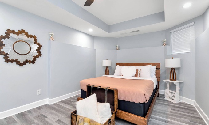 Lawrenceville Apartamento | Modern, cozy two-bedroom apartment with all amenities with TV and Wifi