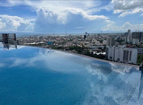 Mabolo Apartamento | Modern Cozy with Netflix Condo Unit in Calyx Cebu Ayala