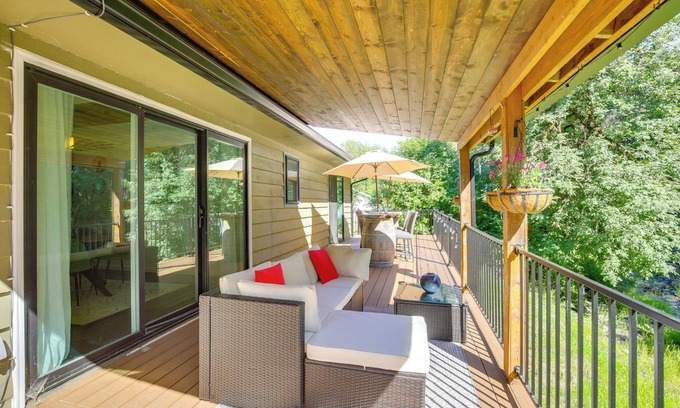 Oregon Coast Casa | Modern Creekside Retreat 1 Mi to Spirit Mtn Casino