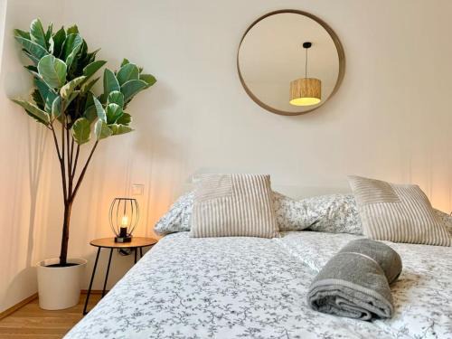 Donaustadt Apartamento | Modern Danube Apartment with Balcony & Free Parking