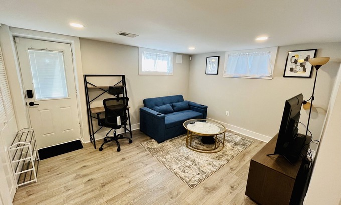 Washington Casa | Modern DC Retreat Near waterfront w/ Free Parking
