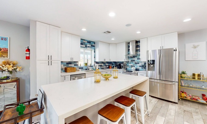Scottsdale Estates Nine Casa | Modern delight with private pool, putting green, Ping-Pong, firepit, & BBQ