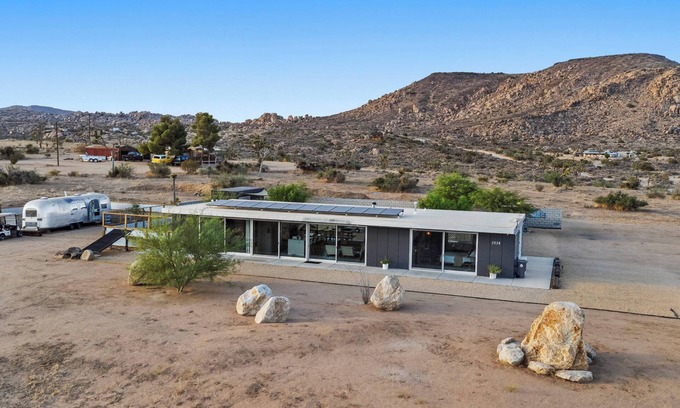Pioneertown Casa | Modern desert getaway with epic views in enchanting Pioneertown