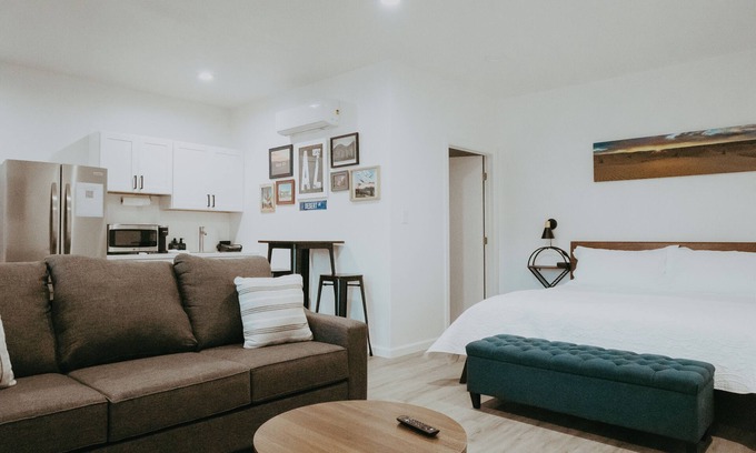 Yuma Townsite Apartamento | Sunny Desert-Themed Escape in Yuma's Downtown