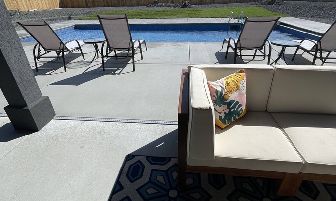 Desert Aire Casa | Modern desert retreat with heated/cooled pool - 2.5 hrs away from Seattle