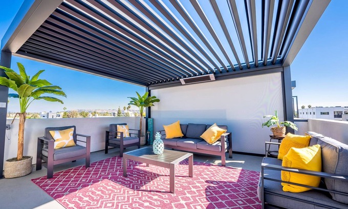Marina del Rey Casa | Modern Designer Townhouse/Private Rooftop