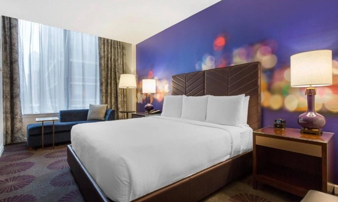 Streeterville Hotel | Modern Digs Steps from Mag Mile Shops/Dining with 24-hour Gym