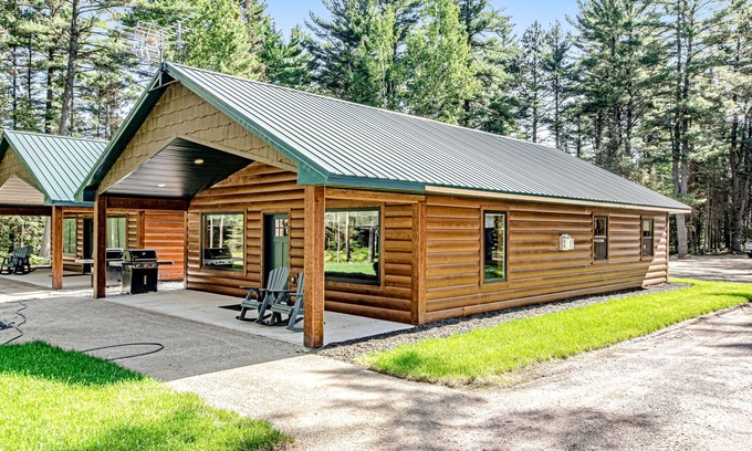 Conover Casa | Modern dog-friendly cabins with hot tub, fireplace, patio, grill, central AC, & W/D