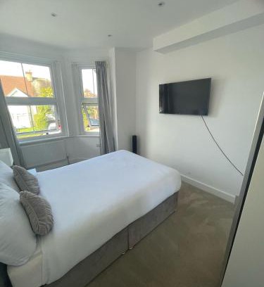 Edgware Casa | Modern Double Bedroom with Marble private bathroom