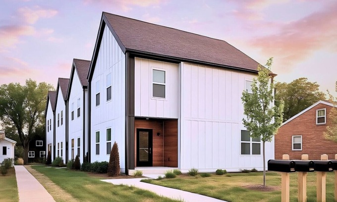 Maxwell Casa | Modern Downtown Home- Great Location