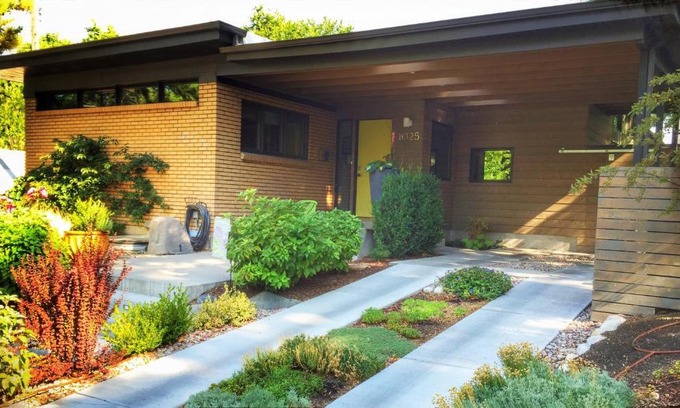 East Central Casa | Modern Downtown Masterpiece