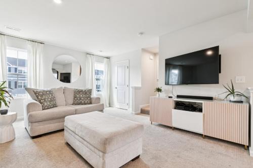 Berea Casa | Modern DownTown Retreat Near Swamp Rabbit Trail townhouse