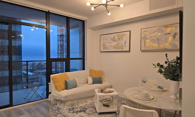 Downtown Kelowna Apartamento | Modern DT Oasis | Cozy Retreat