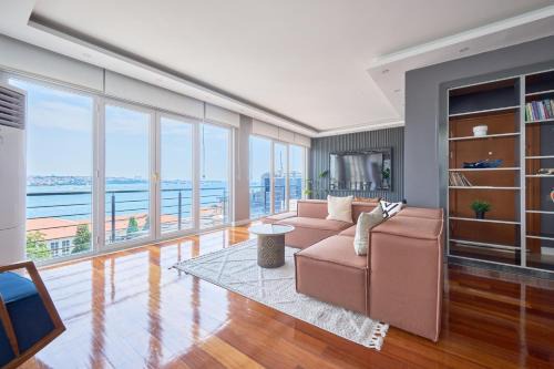 Kabatas Apartamento | Modern Duplex Bosphorus View Apartment with Teracce
