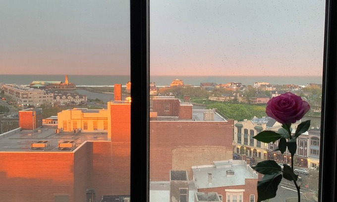 Asbury Park Condominio | Modern Duplex, Downtown Asbury - Steps from Restaurants/Nightlife/Beach Access