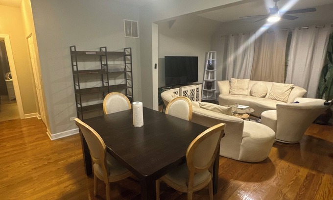 Woodlawn Condominio | Modern Duplex-Obama & University Chicago Area 3BR, 2.5Bath. Enjoy entire unit.