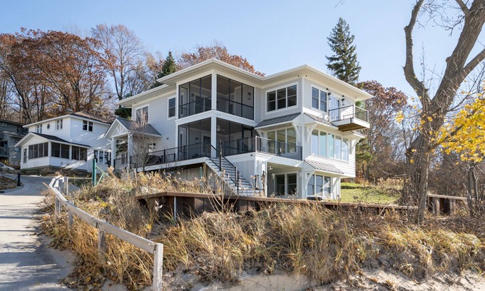 Macatawa Casa | Modern Elegance on Lake Michigan