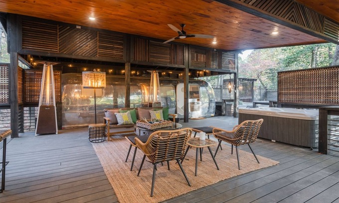Cashes Valley Cabina | Modern elegance to outdoor living, surround yourselves in the perfect combinatio