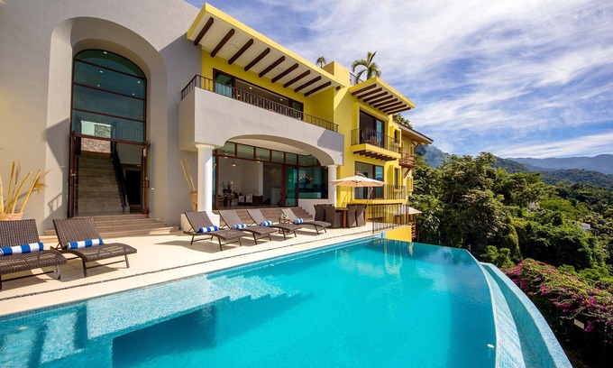 Amapas Villa | HERMOSA VISTA A LA BAHIA IMPRESIONANTE VILLA 8 RECAMARAS ALBERCA PRIVADA & CHEF