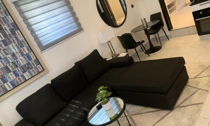 Accra Apartamento | Modern Elegant yet Economic One Bedroom Get away Near Airport