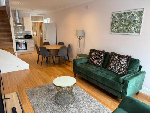 Streatham Apartamento | Modern Entire House with Garden