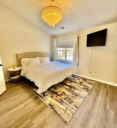 Charlotte Casa | Modern Entire House for 6 Guest at University City
