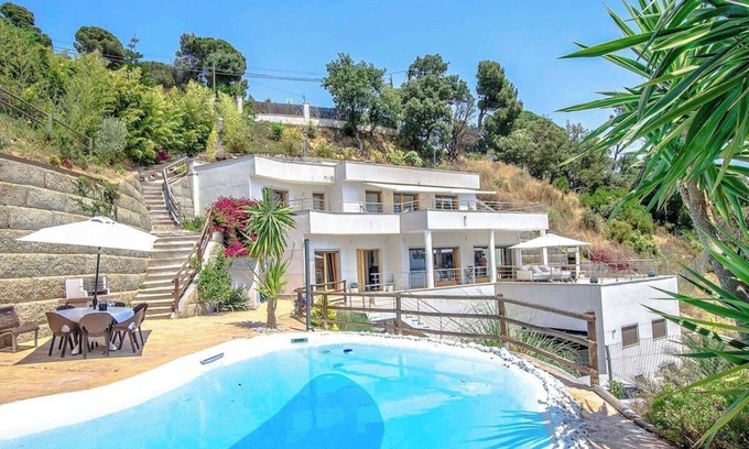 Sant Cebria de Vallalta Villa | Magnificencia moderna, a pocos km de la playa!