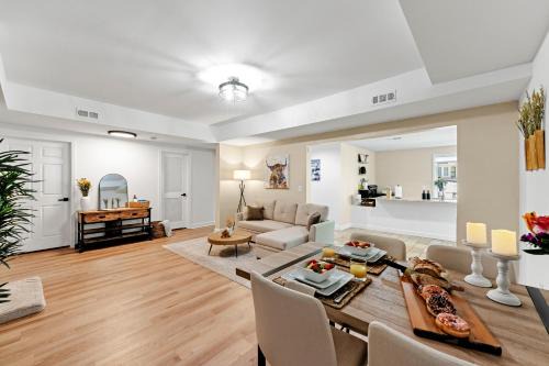 Woodstock Apartamento | Modern Escape, Pool, Golf, Game Room, Gym, 10min Lake & Downtown