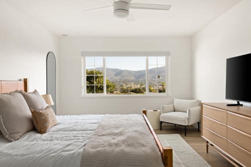 San Marcos Casa | Modern Escape w Mountain Views, Walk to Lake, Golf, Resort, Dining