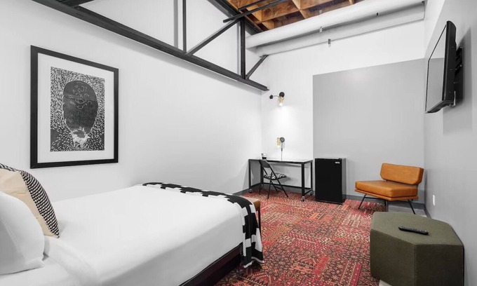 People's Freeway Hotel | Modern evo Escape, Adventure Awaits Outside, Dogs Are Welcome!