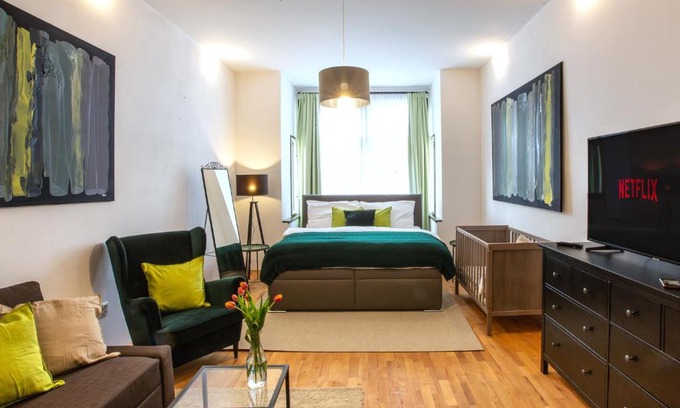 Hradec Kralove Apartamento | Modern family apt. with Central Square entrance