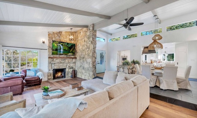 Thousand Oaks Casa | Modern Family Farmhouse
