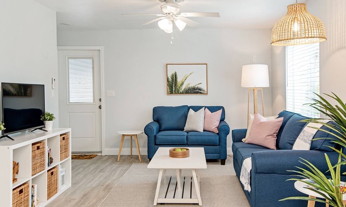 Downtown Dunedin Apartamento | Modern Family-friendly Flat Downtown