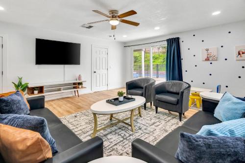 Atascadero Casa | Modern Family Home w/Pool and Hot Tub
