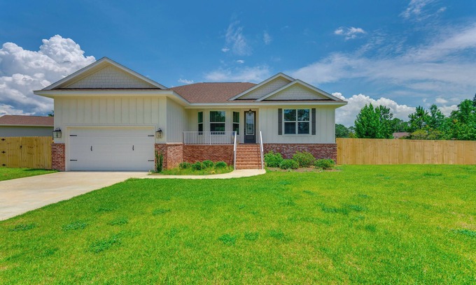 Florida Panhandle Casa | Modern Family Home w/ Spacious Yard in Milton