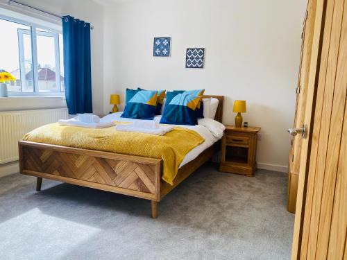Llandaff North Casa | Modern Family Home with Off-Road Parking
