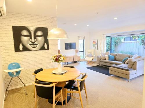 Clive Casa | Modern family oasis in Clive