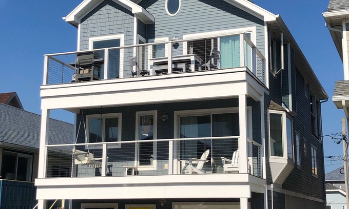 Long Beach Casa | Modern family retreat just steps from the beach.