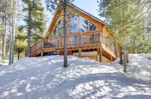 Duck Creek Village Chalet De Esquí | Modern Family Cabin with Deck, BBQ, Views and Playroom