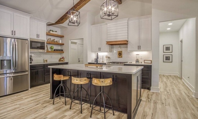 Hot Springs Village Casa | Modern Farmhouse Nestled in the Woods
