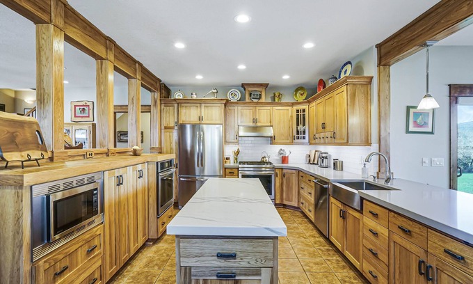 Dallas Otro | Modern Farmhouse in the country on the golf course