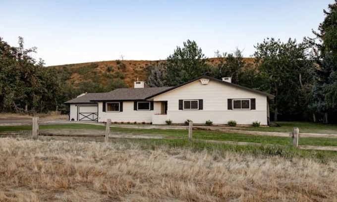 Walla Walla Casa | Modern Farmhouse: Olson North - close to downtown