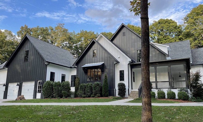 Franklin Casa | Modern farmhouse on 24 acres of trees with a heated pool