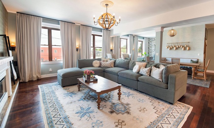 Elizabeth City Apartamento | Modern Farmhouse Retreat, 3BR/3.5BA, Balcony + Activity Haven + Workspaces