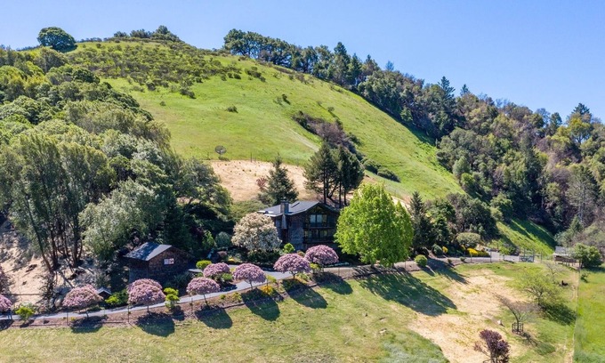 Santa Rosa Casa | Modern Farmhouse Villa with Captivating Panoramic Views, Hot Tub and Sauna!