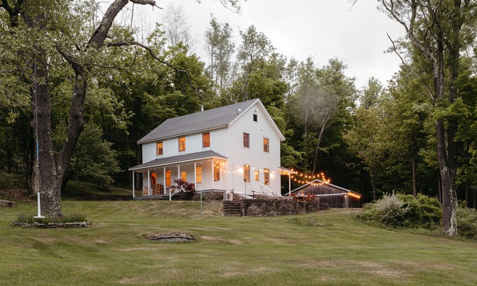 Roscoe Otro | Modern Farmhouse With Expansive Catskills Views